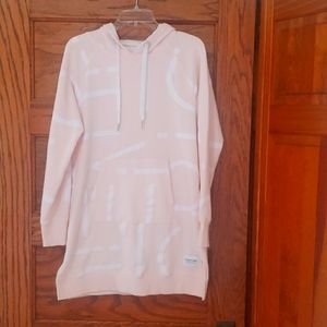 CALVIN KLEIN PERFORMANCE LARGE HOODED SWEATSHIRT